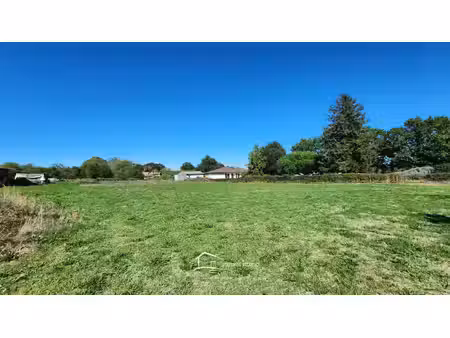 terrain constructible, idéalement situé, proche gare et comm