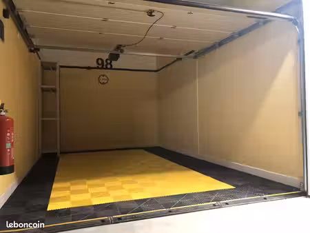 parking/box 1 pièce 15 m²