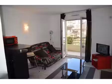 a louer studio meuble balcon 327 rue saint pierre marseille 20 m2