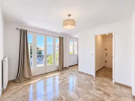 nimes talabot - studio avec balcon et cave - special investisseurs