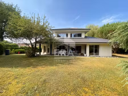 idron : maison t4 de 165 m² au calme avec jardin et garage