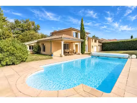 dommartin, à 2 pas du centre, belle villa 6 chambres, terrain avec piscine