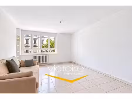 t3 non meublé de 59,76 m² - lyon 7 - lumineux - garage et cave
