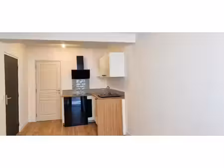 a louer - cazeres - studio de 18.54 m² entièrement rénové avec belle cuisine aménagée et é