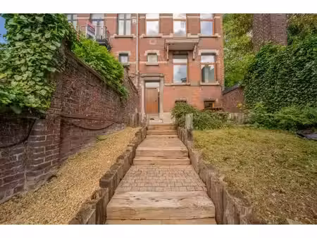 maison rénovée de 230 m² – 3 chambres et terrasse