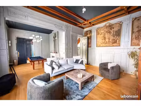 maison de maître bourgeoise rénovée de 340m2 habitables avec jardin et garage
