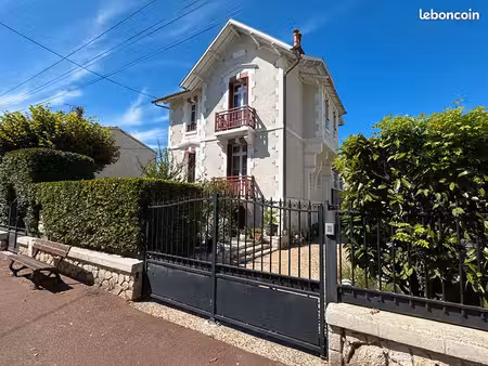 immeuble 12 pièces 263 m²