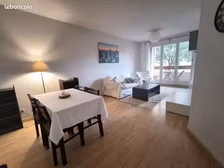 t2 meublé 51m² patte d’oie + balcon + parking + clim