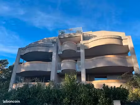 a louer - appartement t3 avec balcon parking et ascenseur aix-en-provence saint mitre
