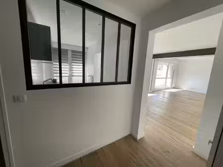 bel appartement avec ascenseur