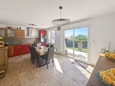uzès centre à pied – maison de plain-pied avec jardin, garag