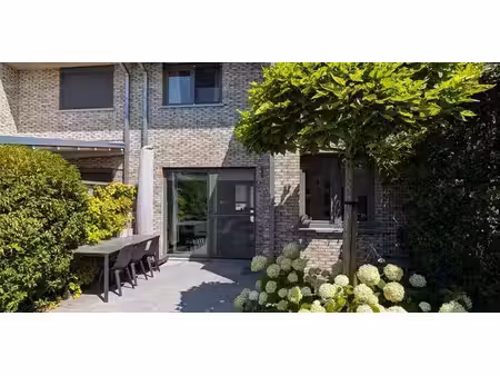 maison deux facades à louer à hasselt pour € 1.300 avec 3 chambres à coucher