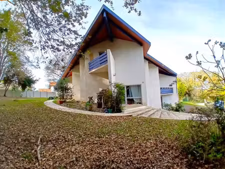 anglet - propriété de caractère de 384 m2 : un bien rare à fort potentiel