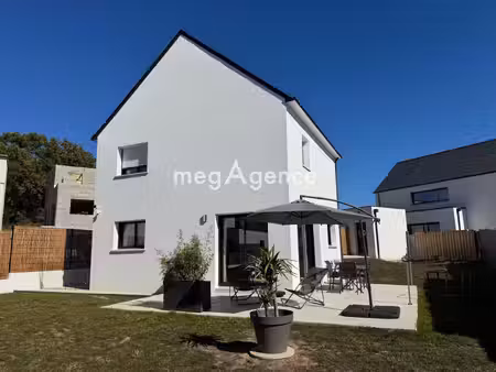 maison récente de 2025, avec jardin et garage à caudan