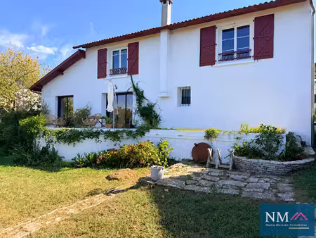 grande maison au coeur du village