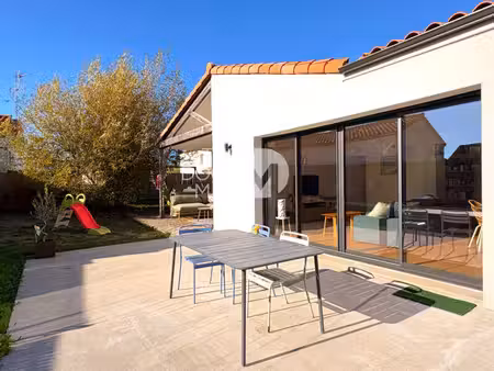 maison 44680