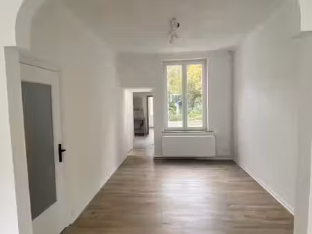 à louer – duplex entièrement rénové 103 m² – liège