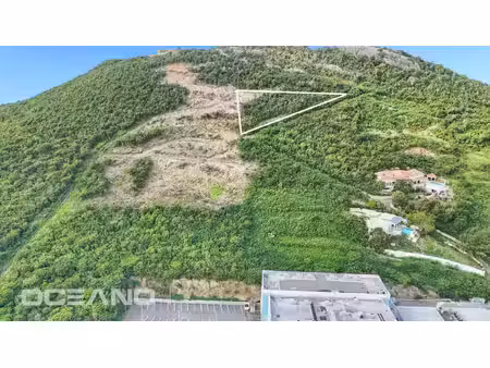 terrain de 2100m2 avec vue sur le lagon de simpson bay