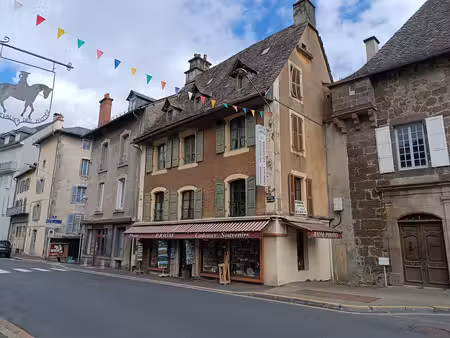 vic sur cere (15800) maison de ville à rénover