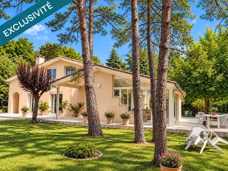 belle villa 5 chambres danc parc arboré
