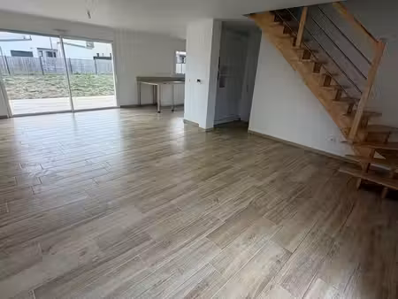 à louer – maison récente 2023 – 135 m² – 5 chambres – jardin plein sud – garage – pac