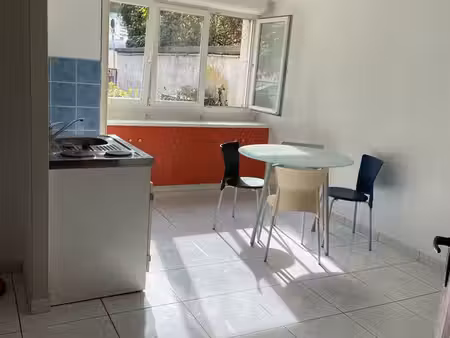 idéalement placé et espace très intéressant