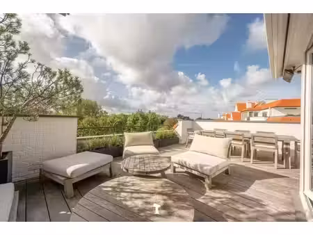 magnifique penthouse d’angle avec une généreuse terrasse ens