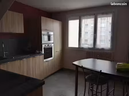bel appartement f3 à louer à deux pas du centre-ville du puy 700 euros