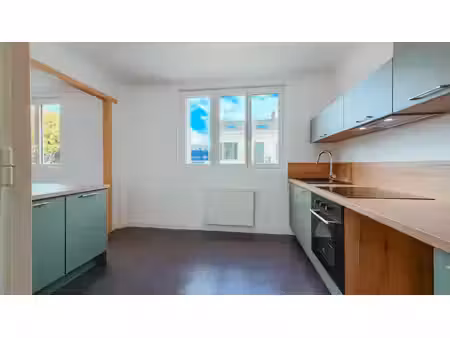 à louer grand t4 en duplex rénové avec loggia et grenier -