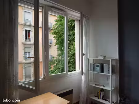 f2 50m2 quartier caserne bonne