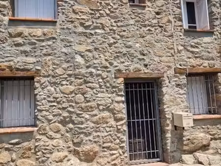 maison de caractère en pierres au cœur du pays catalan située à las illas hameau de maurei