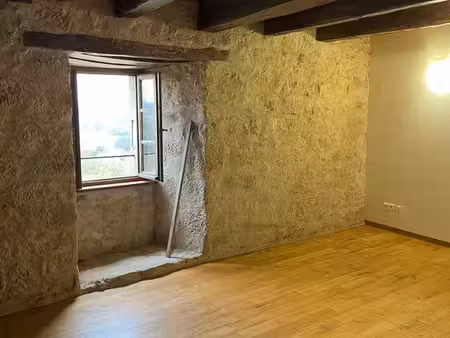 location maison de village t3