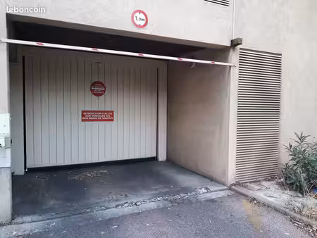 place de parking sous terrain toulon centre, quartier de la rode