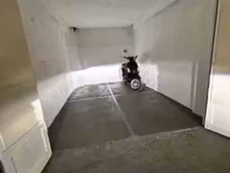box fermé en sous-sol pour moto ou scooter – nice carras / ferber à louer : emplacement da