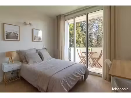 chambre confortable avec balcon + évier - appart récent