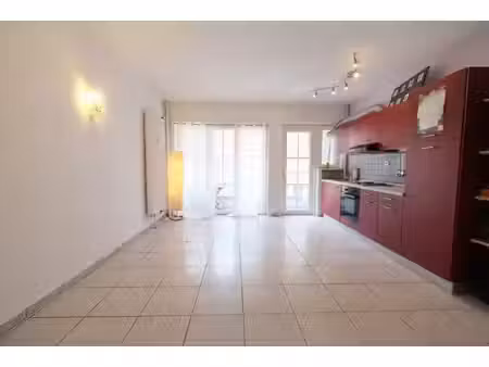 appartement 1 ch. avec balcon à berchem-sainte-agathe