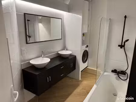 studio lumineux avec terrasse – centre-ville de tarbes – étudiant