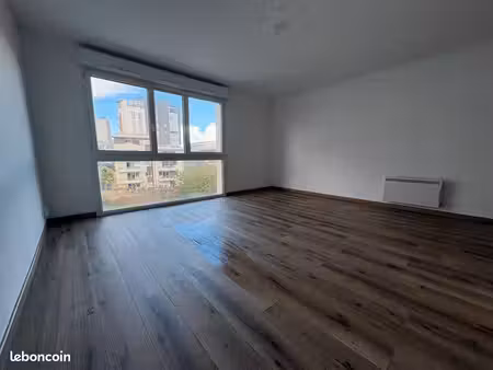 studio 29 m² rénové à neuf avec parking – mabilais – métro à 3 min