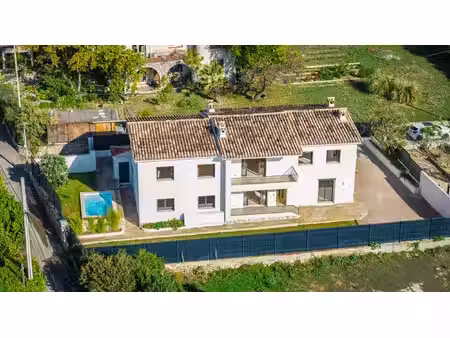 maison entièrement rénovée avec piscine, à 200 m du village