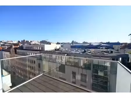 lumineux penthouse avec terrasse (cave et parking) - centre