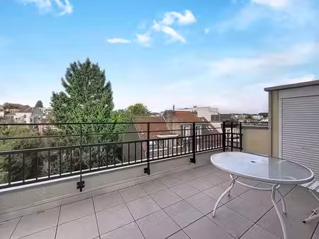 lumineux penthouse 1ch avec terrasse à uccle