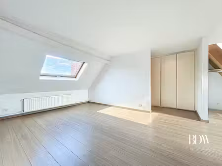 charmant studio en duplex sous les toits - tour & taxis