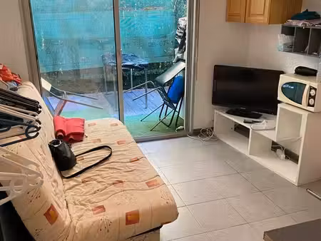 studio avec terrasse au rdc