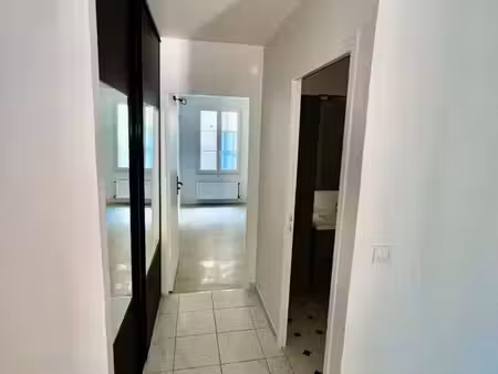 40 m² traversant au calme – bord de l'eure