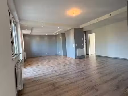à louer, appartement t3 traversant de 72,96 m²