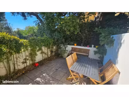 cassis – appartement comme une villa mitoyenne de 92 m² – terrasses – garage – parking