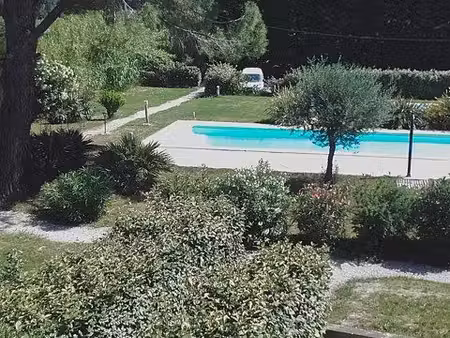 mas provençale de caractère -600m2- dépendances- piscines