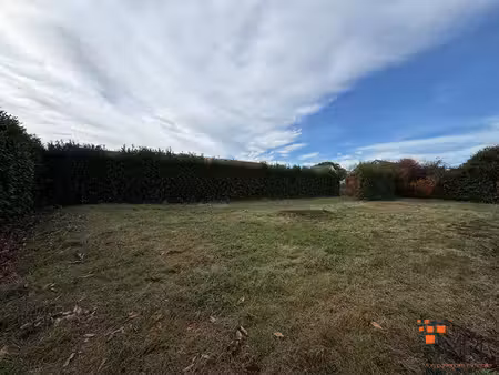 terrain constructible 717 m² à proximité du centre de goven 35980