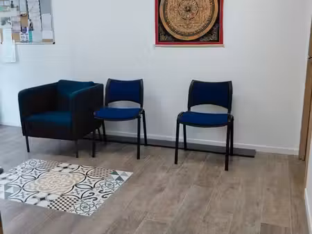 particulier loue un local professionnel idéalement situé à la destrousse