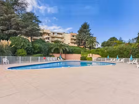 antibes – parc de la badine : 3 pièces de 78,43 m² (carrez), terrasse et balcon, dans un p